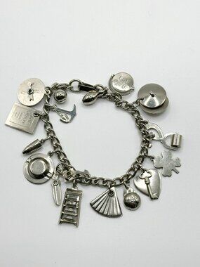 VINTAGE 1950'S 7" SILVERTONE METAL MECHANICAL CHARM BRACELET 18 CHARMS